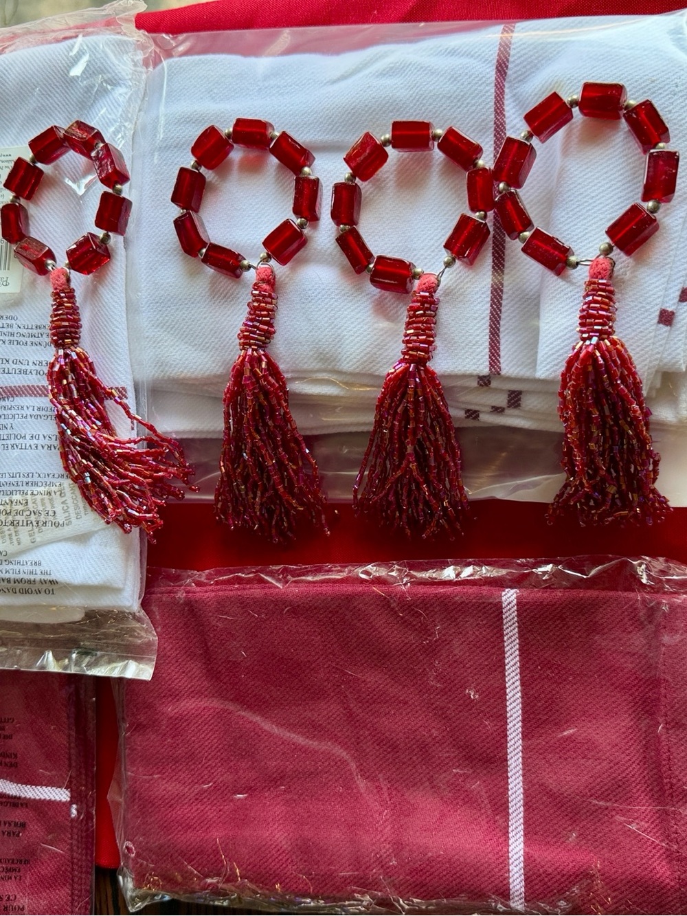 10 +4 rings pieces White Napkin Set with Red Trim and Red Tassel Rin